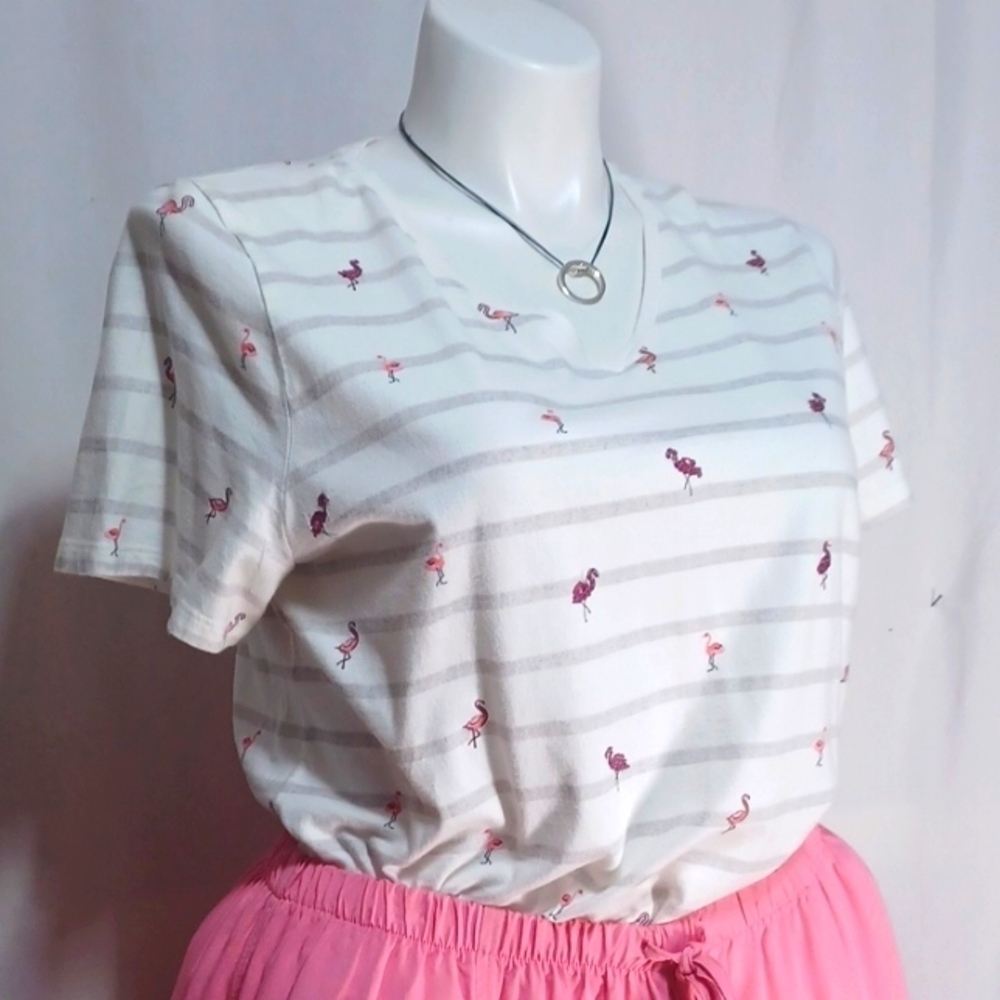 TALBOTS TOP SIZE XL IN A BEAUTIFUL WHITE WITH FLAMINGOS